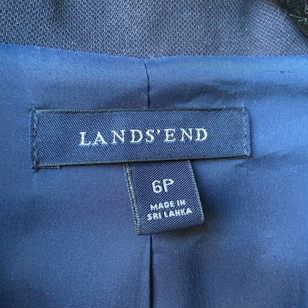 Vintage LANDS END Navy Tailored Blazer with Notched Lapel & Chic Metal Buttons - Picture 6 of 7